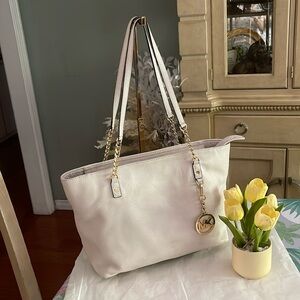Michael Kors  Cream Shoulder  Leather Chain Bag.